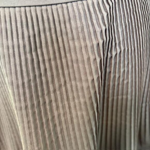 Banana Republic Gray/Silver MIDI SKIRT size 0 - Picture 2 of 8